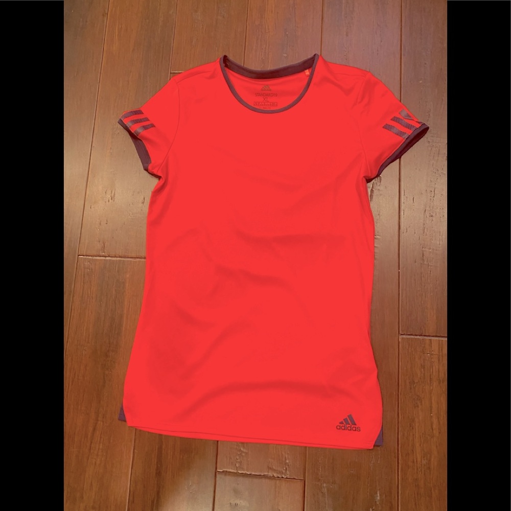 adidas girls t-shirt size XL ( 14-15 y old)